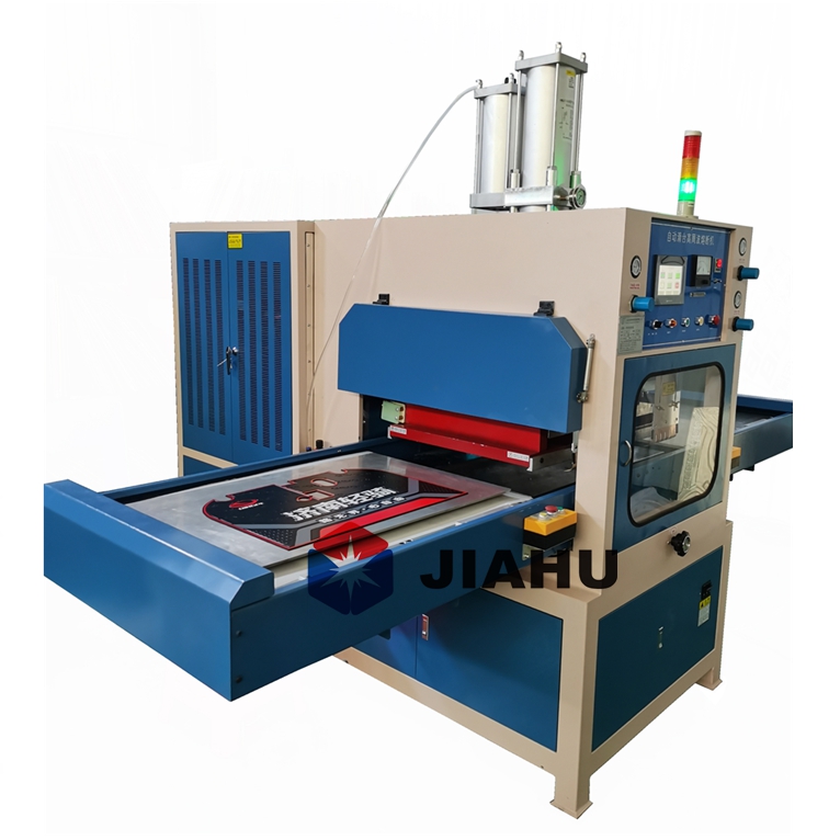 電動(dòng)車(chē)腳墊壓花機(jī)